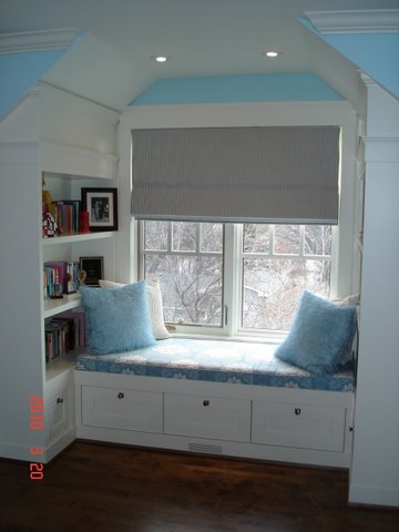 Widow seat